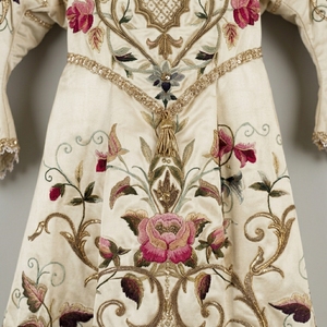 Robe de clergé en soie brodée à la main, ornée de fils d'or, vêtement liturgique traditionnel d'église, robe cérémonielle florale - Product Image 6
