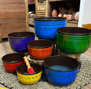 Cuencos de bronce afinados a las frecuencias de los 7 chakras para terapias vibratorias curativas disponibles al por mayor a precio directo de fábrica. - Product Image 6