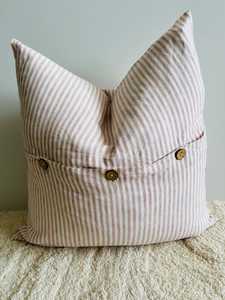 Housse de coussin brodée à la main en laine 100% tissée avec boutons en bois |   Housse de coussin décorative style bohème et farmhouse pour canapé et maison - Product Image 4