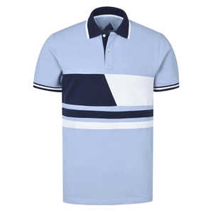 Polo de hombre con paneles geométricos multicolor 2026, estilo casual elegante, manga corta, corte ajustado, azul cielo y azul marino con ribetes acanalados - Product Image 1