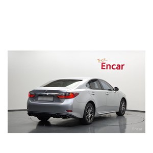 2016 Lexus ES Supreme with Automatic Gearbox Leather Seats Rear Camera 69,034 km Left Steering - Product Image 2