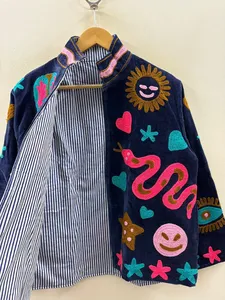 เสื้อแจ็คเก็ตกำมะหยี่สีน้ำเงินเข้มปักลาย งานฝีมือ คอตั้ง สไตล์โบฮีเมียนเก๋ไก๋ ใส่ได้สองด้าน เหมาะสำหรับฤดูหนาว - Product Image 5