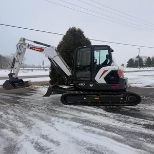 Mini-excavatrice sur chenilles Bobcat E50, excavatrice compacte sur chenilles avec accessoire de débroussaillage - Product Image 2
