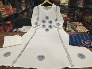 Women's Cotton Embroidered Traditional Indian/Pakistani Style Printed Tunic with <b>Shawl</b> Regular Fit Party <b>Wedding</b> Wear - Product Image 4
