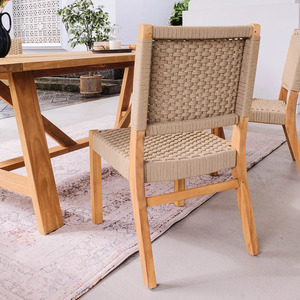 Chaise de salle à manger Launa en chêne moderne - Construction en bois massif, utilisation en extérieur, design minimaliste - Product Image 6