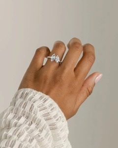 Anillo de compromiso Zenavelle con diamantes cultivados en laboratorio, corte marquesa y pera, estilo Toi et Moi, certificado IGI - Product Image 5