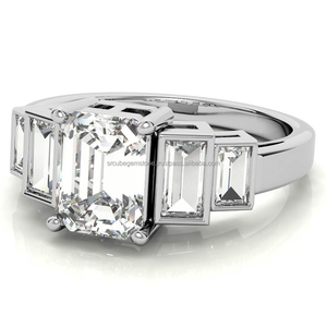 Anillo de lujo personalizado para mujer Corte Esmeralda VVS Moissanite Diamond 10K 14K 18K Chapado en oro blanco para compromiso Boda o regalo - Product Image 3