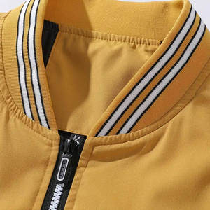 Chaqueta Varsity para Hombre, Amarillo y Azul Marino, Bordada, con Cierre Frontal, Talla Grande, Corte Regular, para Otoño - Product Image 3