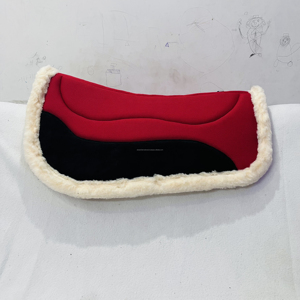 Tapis de selle de cheval léger et confortable avec tissu en fourrure et patch en daim en cuir à l'intérieur de la conception en maille pour l'utilisation - Product Image 2