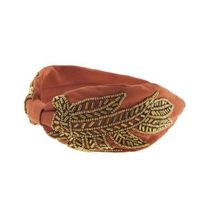 Bandeau décoratif brodé de perles fait main, accessoire de mode pour fêtes, mariages et événements - Product Image 1