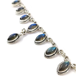 Collar de Piedras Preciosas de Labradorita Multicolor con Cabujón Marquise, Hecho con Plata Pura, Duradero e Hipoalergénico - Product Image 4