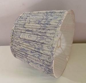 Abat-jour conique en tissu de lin rouge fait main, design unique, moderne et luxueux, avec douilles E27 pour lampe de table d'hôtel - Product Image 6