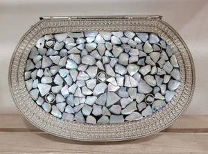 กระเป๋าคลัทช์โมเสคโลหะแบบมีลวดลายหิน - Product Image 4