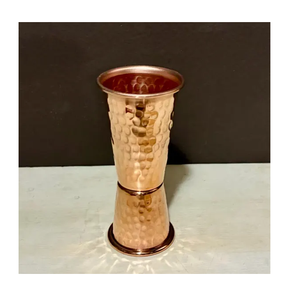 Vaso jigger de cobre 100% con diseño doble y mango martillado, artesanal, al precio más bajo. - Product Image 5