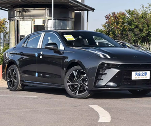 รถยนต์ใหม่ปี 2025 Lynk Co 03 เบนซิน 1.5TD DCT รุ่น Champion Edition PLUS รถซีดาน 5 ที่นั่ง พวงมาลัยซ้าย กล้องมองหลัง ความเร็วสูงสุด 205 กม./ชม. ไฟหน้า LED - Product Image 2