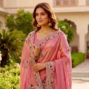 Sari de satén rosa de lujo con bordados Fendi, largo hasta el suelo, de diseñador, para bodas, fiestas de graduación, invierno, verano, ropa tradicional india étnica. - Product Image 1