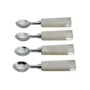 Juego de 4 Cucharas de Acero Inoxidable con Mangos de Cerámica Blanca y Puntas Verdes, Diseño Clásico Ecológico para Fiestas, Alta Calidad FAIZA CRAFT - Product Image 2