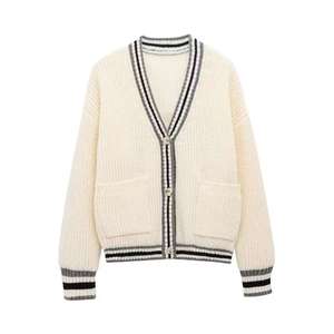 Cardigan Premium Respirant Col V Rayé pour Homme – Pull Tricoté Style Universitaire Boutonné Décontracté pour le Bureau - Product Image 4