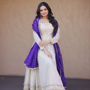 Robe longue Anarkali de style indien traditionnel avec broderie, dupatta de créateur, Anarkali prêt-à-porter - Product Image 1