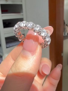 Bague Éternité 3 TCW en Diamant de Laboratoire Taille Ronde, Anneau de Mariage Moissanite Cercle Complet, Bague d'Anniversaire Assortie Empilable - Product Image 4