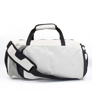 Sac de sport en polyester gris clair avec fermeture éclair et compartiment à chaussures pour l'exercice et le fitness - Product Image 1
