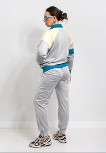 Ensemble de survêtement uni pour femme gris, bleu, jaune, manches longues, fermeture éclair, style sportif, respirant, léger, en polyester, vêtements de sport printemps - Product Image 4