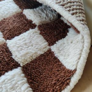 Tapis épais marocain authentique tissé à la main, abstrait, écologique, en laine shag brun chocolat et ivoire, style berbère minimaliste - Product Image 4