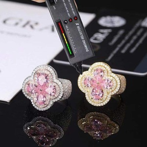 Anillo de Trébol de Cuatro Hojas de Estilo Nuevo Personalizado, Plata S925 con Moissanita Original, Anillos de Diamantes de Colores Fantasía para Hombres y Mujeres - Product Image 1