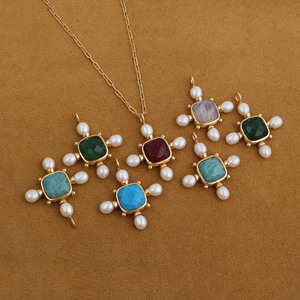 Collier pendentif en quartz rose naturel plaqué or - Collier ajustable avec croix en perle d'eau douce, bijoux pour elle - Product Image 5