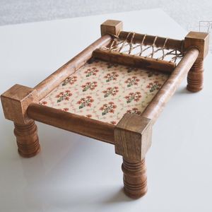 Plateau de service traditionnel en bois artisanal Charpai avec corde, impression personnalisée, pour Diwali, pour servir des collations et des boissons - Product Image 1