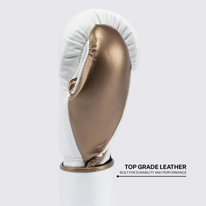 Guantes de boxeo profesionales de marca privada Premium con cierre de correa, cuero vacuno auténtico, blanco y dorado, OEM, para entrenamiento y sparring. - Product Image 3