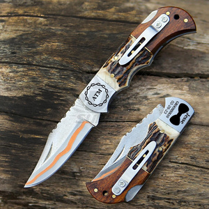 มีดพับทำมือจากทองแดงดามัสกัส ด้ามไม้เขากวางเกรดอุตสาหกรรม ดีไซน์คลาสสิกสำหรับสุภาพบุรุษ - Product Image 1
