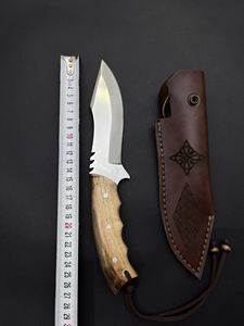 Cuchillo de Supervivencia para Camping, Senderismo y Caza, Acero Inoxidable 4116, Hoja Fija con Borde Parcialmente Dentado, Mango de Madera de Nogal y Funda de Cuero - Product Image 4