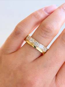 Bague de mariage en diamant de laboratoire taille radiant East West 2,5 TCW, cadeau d'anniversaire - Product Image 2