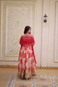 Robe en soie russe imprimée numériquement avec broderie Jari et travail de sequins, et robe en soie russe avec découpes et broderies de sequins - Product Image 2