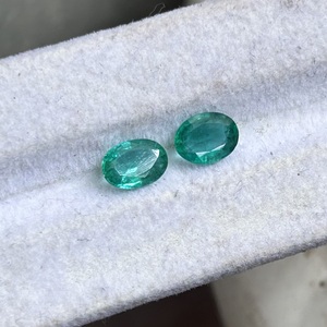 Piedra Preciosa de Esmeralda Zambiana Natural de 1.50 Quilates, Corte Ovalado Verde Intenso, Facetada, Suelta, para Joyería - Product Image 3
