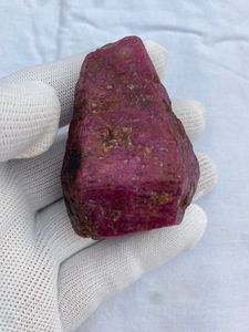 Rubí Natural Certificado por IGI, Corindón Rojo de 793.37 Quilates, Sin Tratar, Gema Grande Opaca, Pieza de Colección - Product Image 4