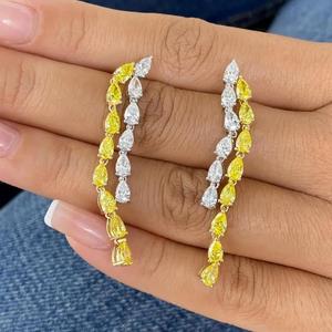 ต่างหูเพชรทรงลูกแพร์สีเหลืองขาวสุดหรูห้อยระย้าทองคำขาว 14K ต่างหูแบบยาวสำหรับงานแต่งงาน ของขวัญสุดหรูสำหรับเจ้าสาว - Product Image 4