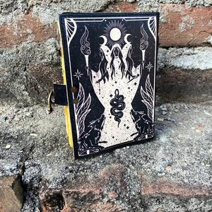 Carnet de notes en cuir fait main - Grimoire de fée lunaire gaufré avec papier coton non ligné à bords festonnés vintage - Product Image 3