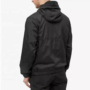 Chaqueta cortavientos de invierno para hombre con media cremallera, capucha, estilo cargo, con estampado digital y bolsillo de malla bordado - Product Image 2