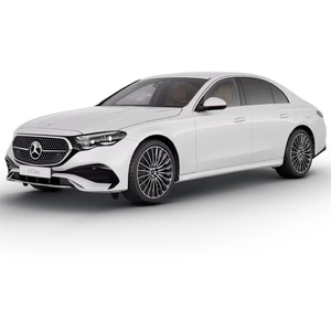 Voiture d'occasion haut de gamme bien entretenue, intérieur de qualité supérieure, Mercedes Classe E, caractéristiques avancées et confort optimal pour les longues distances - Product Image 2