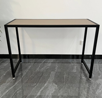 Tables de présentation de vêtements autoportantes modernes en bois noir, 3 emplacements, revêtement poudré, emballées en carton, montage facile pour la vente au détail