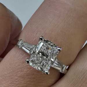 Bagues de fiançailles en diamant en or massif 14K 18K, serties à griffes, taille coussin, diamants de laboratoire, pour demande en mariage, mariage, bijoux de déclaration, fabricant de joaillerie fine - Product Image 3