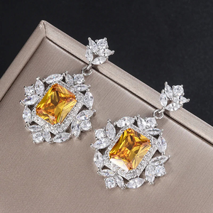 Pendientes de Diamantes Amarillos Radiantes de Corte Brillante para Mujer, Pendientes de Lujo con Halo Marquise para Mujer, Finos - Product Image 1