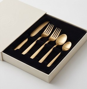Ensemble de couverts en métal finition or mat, design minimaliste, résistant à la rouille, pour les repas de mariage - Product Image 6