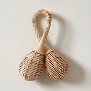 Main secouant enfant jouet rotin tissé en forme de bonbon hochet jouets sensoriels en gros hochet en bois cloches pour bébés - Product Image 3