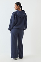 Ensemble de survêtement décontracté deux pièces pour femme, bleu marine, avec sweat à capuche oversize et pantalon de survêtement large, style streetwear et loungewear, tenue contrastée