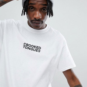 เสื้อยืดแขนสั้นสีขาวสำหรับผู้ชาย Crooked Tongues ทรงปกติ คอกลม สไตล์สตรีท ผ้าเจอร์ซีย์คอตตอน พิมพ์ลายโลโก้ด้านหน้า - Product Image 2