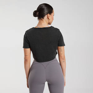 T-shirt court respirant personnalisé pour femme, délavé à l'acide, style vintage, col rond, manches courtes, avec appliqué décoratif personnalisé en GSM - Product Image 2