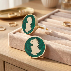 Poignée de meuble en laiton et résine, motif dinosaure bébé en marbre vert, design contemporain, écologique, réglable et durable pour tiroirs et armoires - Product Image 4